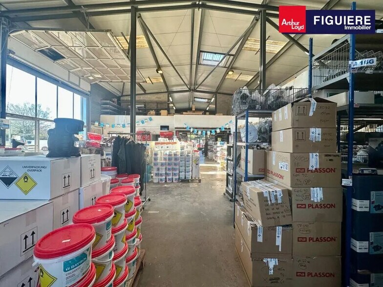 Light Industrial in Aix-en-Provence to rent - Building Photo - Image 2 of 11