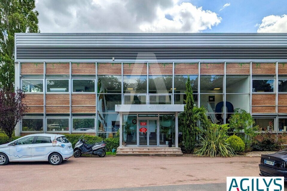 Light Industrial in Chilly-Mazarin for sale Building Photo- Image 1 of 13