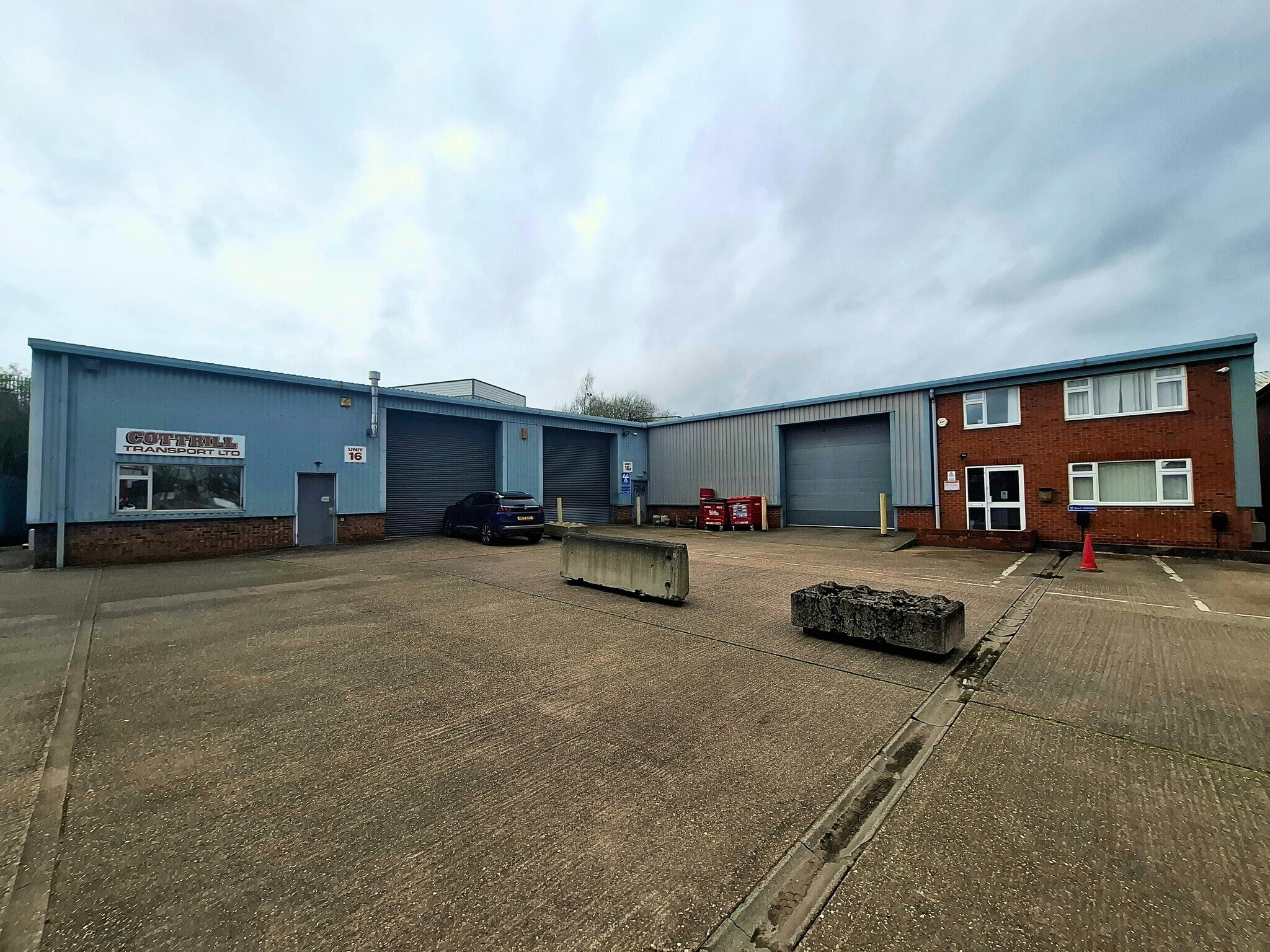 Buntsford Park Rd, Bromsgrove to rent Building Photo- Image 1 of 6