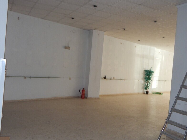 Retail in Ontinyent, Valencia to rent - Building Photo - Image 2 of 8