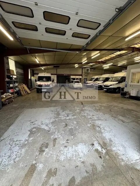 Location Entrepôt 850 m² - Photo 1