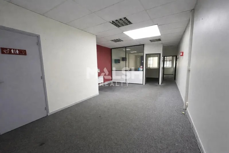 Light Industrial in Villeurbanne to rent - Building Photo - Image 3 of 5