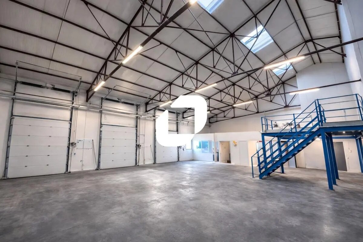 Office in Vaulx-en-Velin to rent Interior Photo- Image 1 of 34