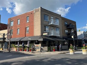 321 Rue Saint-Charles O, Longueuil, QC for rent Building Photo- Image 1 of 4