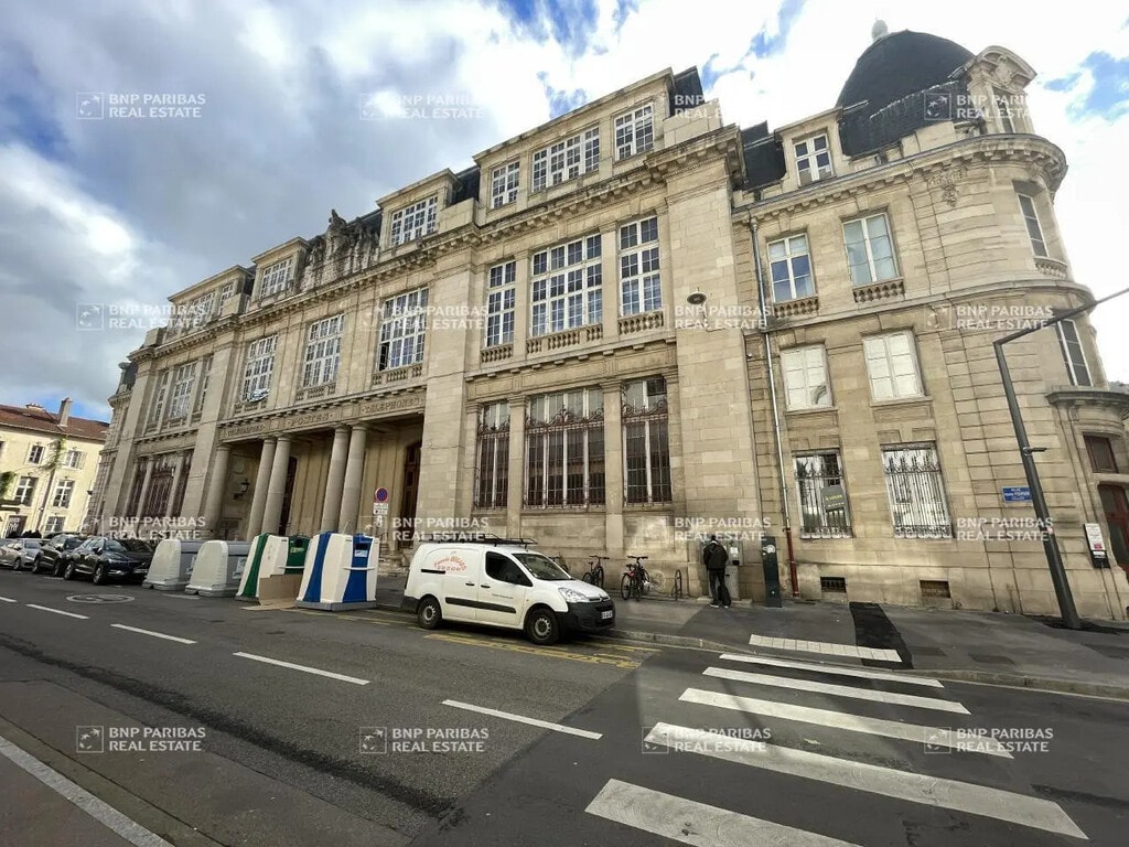 Location Bureaux 486 m² - Photo 1