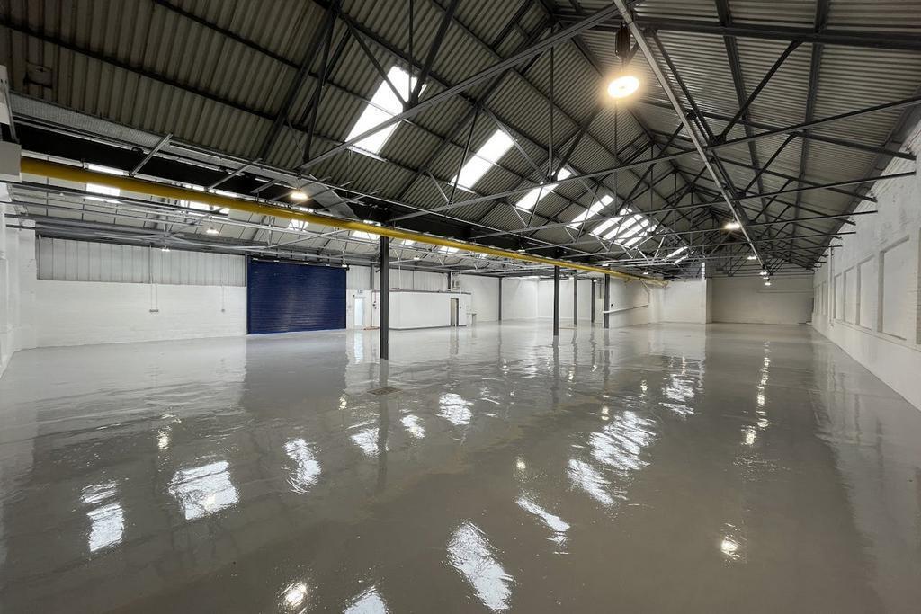 Corporation Rd, Manchester to rent Building Photo- Image 1 of 18
