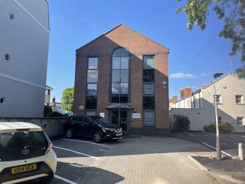 Knapp Rd, Cheltenham, GL50 3QQ Upd House UK