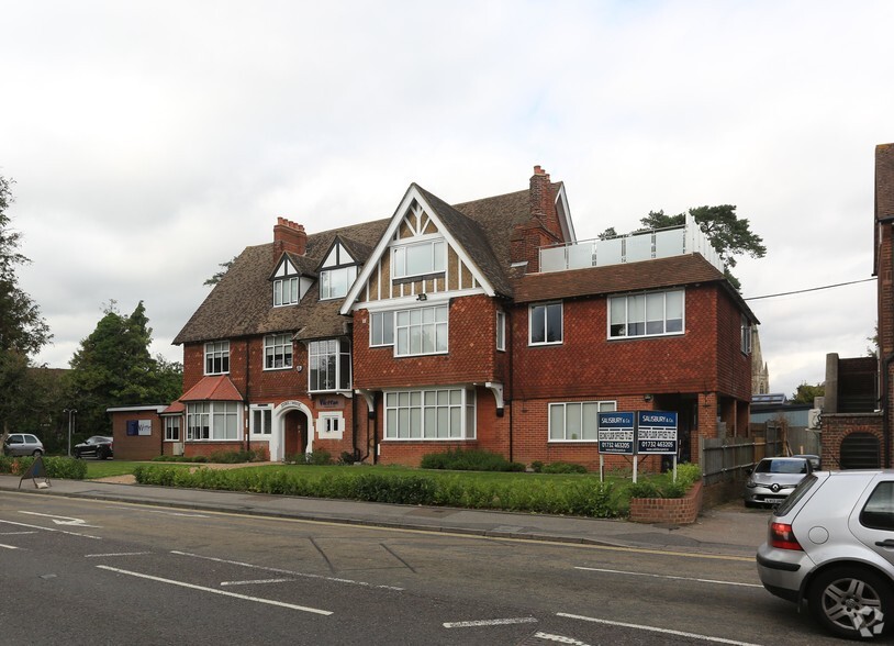 2 Pembroke Rd, Sevenoaks for sale - Primary Photo - Image 1 of 7