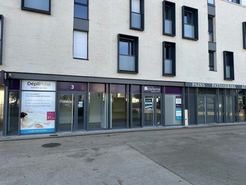 Location Commerce 163 m² - Photo 1
