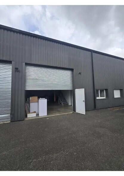 Light Industrial in Eysines to rent - Building Photo - Image 2 of 4