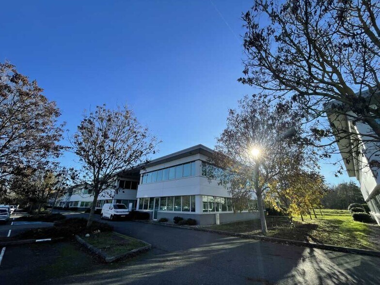 Office in Labège to rent - Building Photo - Image 1 of 6
