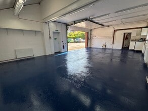 Desborough Park Rd, High Wycombe to rent Interior Photo- Image 1 of 5