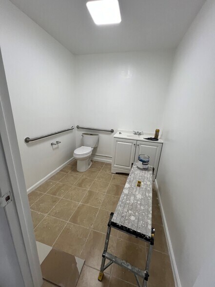 352 Tall Pines Rd, West Palm Beach, FL for rent - Building Photo - Image 3 of 20