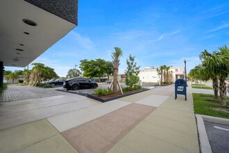 2131 Hollywood Blvd, Hollywood, FL for rent Building Photo- Image 2 of 30