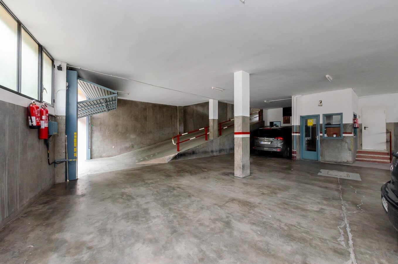 L'Hospitalet de Llobregat, BAR 08901 -  -  - Interior Photo - Image 2 of 9