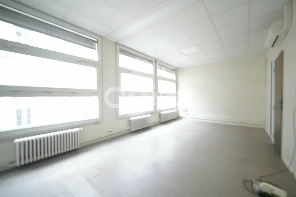 Office in Lyon to rent Building Photo- Image 1 of 18