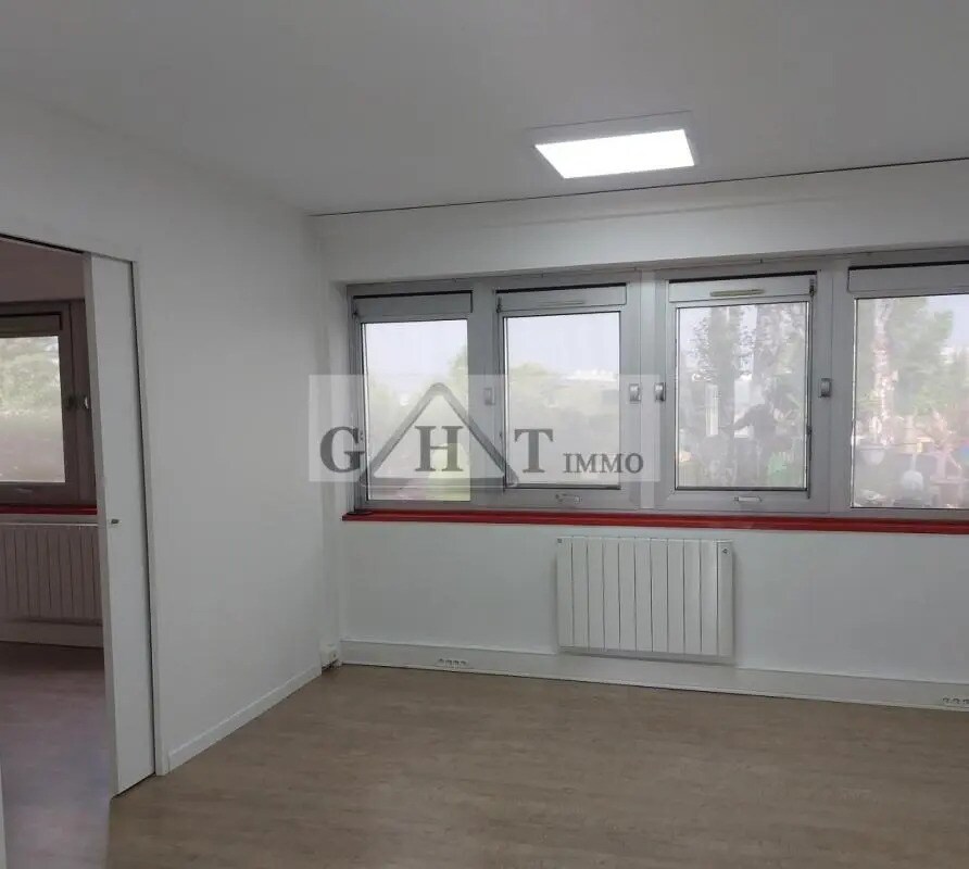 Office in Mareuil-lès-Meaux to rent Interior Photo- Image 1 of 5
