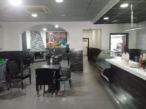 Retail in Murcia, Murcia to rent Interior Photo- Image 2 of 3