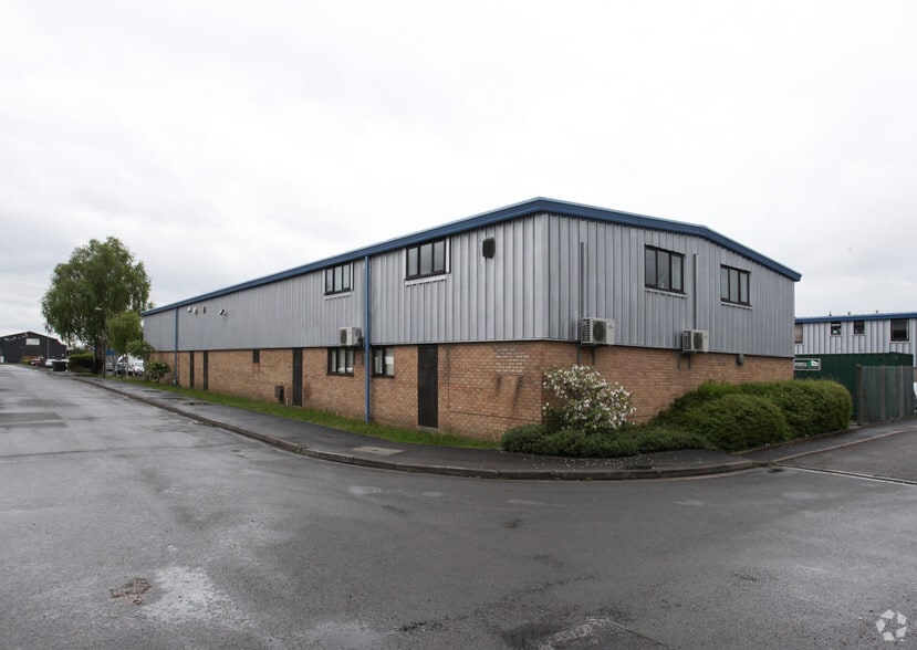 9 Harris Rd, Calne for sale - Primary Photo - Image 1 of 1