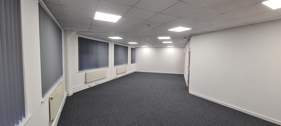 The Octagon, Van Rd, Caerphilly Business Park, Caerphilly for rent - Interior Photo - Image 2 of 17