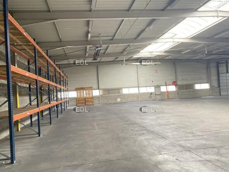 Industrial in Genas to rent - Building Photo - Image 3 of 20