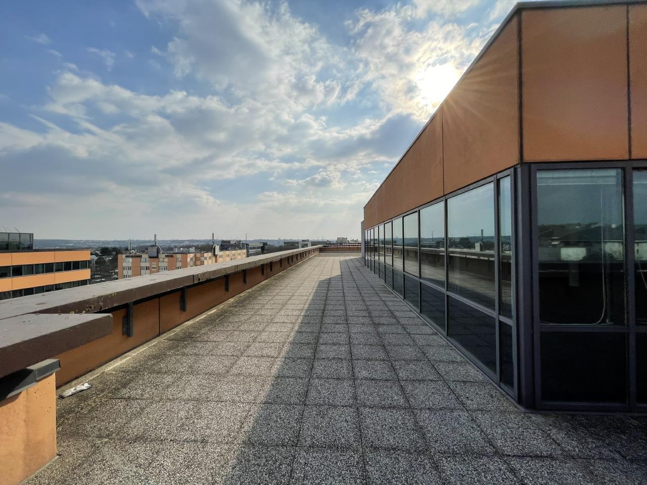 Office in Créteil to rent Primary Photo- Image 1 of 8