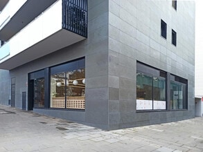 Retail in Sant Just Desvern, Barcelona to rent Interior Photo- Image 1 of 14