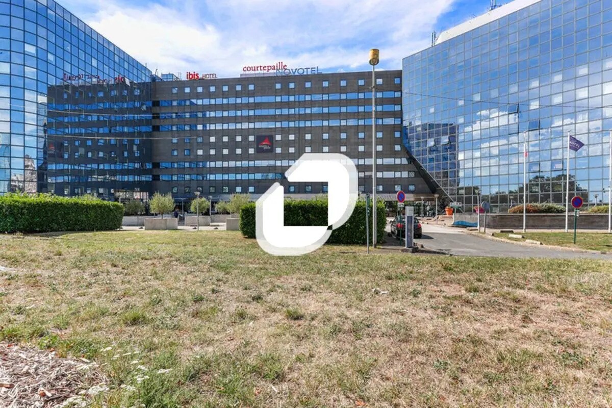 Office in Noisy-le-Grand to rent Building Photo- Image 1 of 14