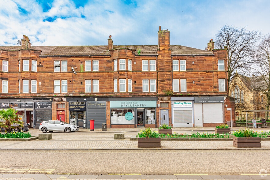 30 High St, Renfrew to rent - Building Photo - Image 2 of 2