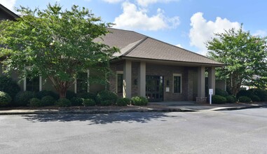 2810 Meredyth Dr, Albany, GA for rent Building Photo- Image 1 of 40