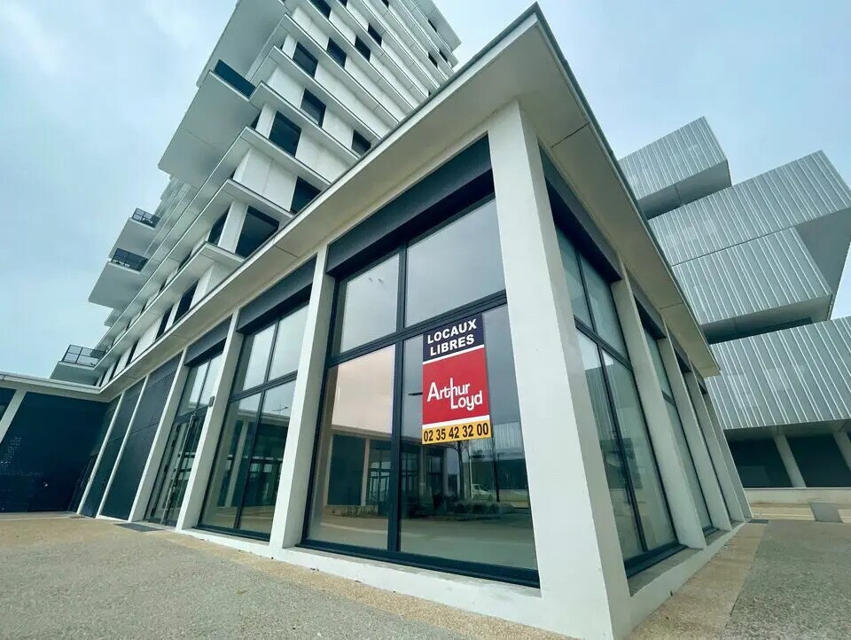 Retail in Le Havre for sale Building Photo- Image 1 of 2