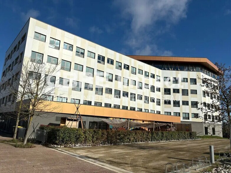 Office in Dijon to rent - Building Photo - Image 1 of 10