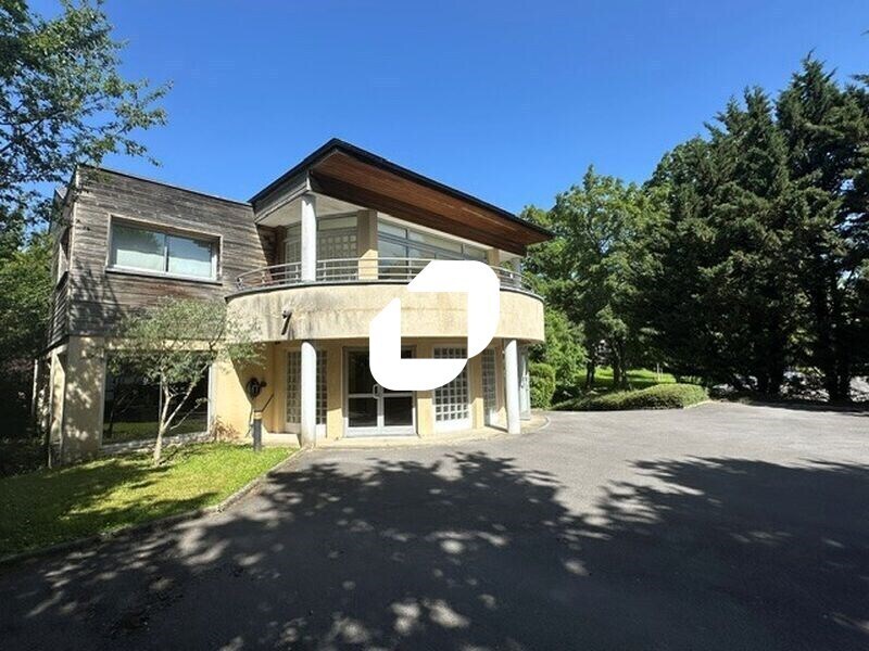 Office in Roissy-en-France to rent Building Photo- Image 1 of 15