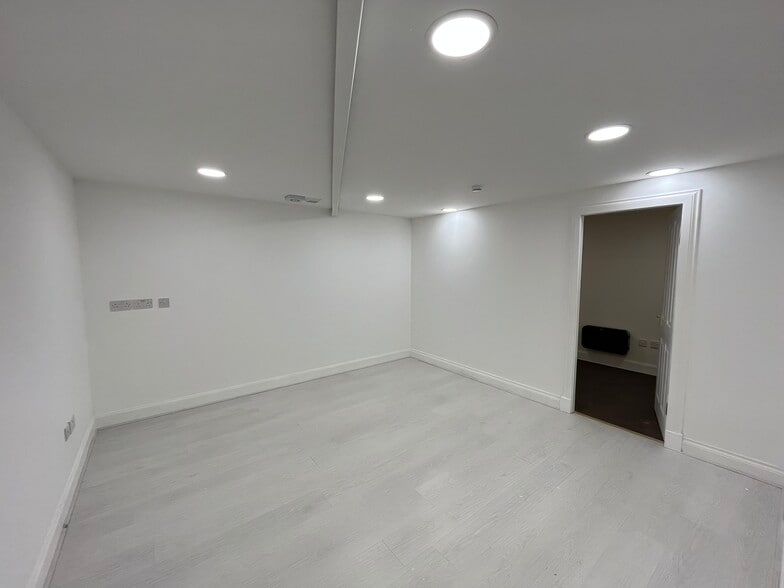 3 Midfield Dr, Kirkcaldy to rent - Building Photo - Image 2 of 5