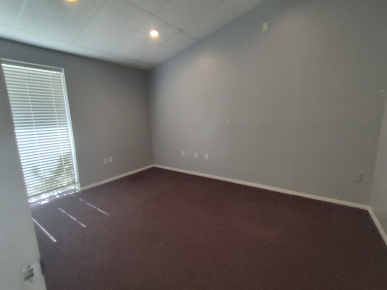 1721 Independence Blvd, Sarasota, FL for rent - Building Photo - Image 3 of 10