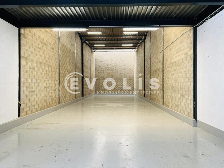 Light Industrial in Noisy-le-Grand to rent - Interior Photo - Image 3 of 7