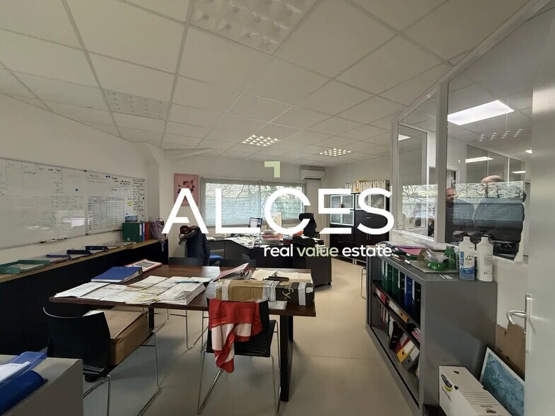 Light Industrial in Pessac to rent - Interior Photo - Image 3 of 3