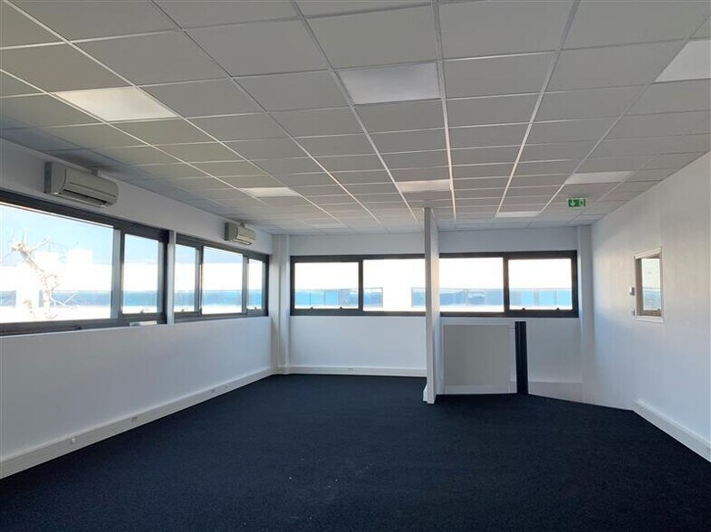 Office in Bonneuil Sur Marne to rent - Interior Photo - Image 3 of 5
