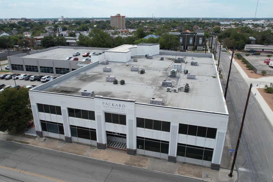 1123 N Main Ave, San Antonio, TX for rent - Building Photo - Image 2 of 40