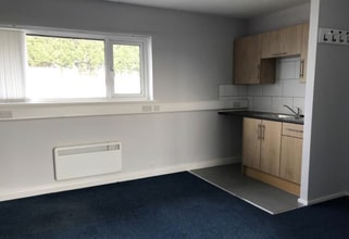 400-402 Chaddock Ln, Manchester to rent Interior Photo- Image 1 of 3