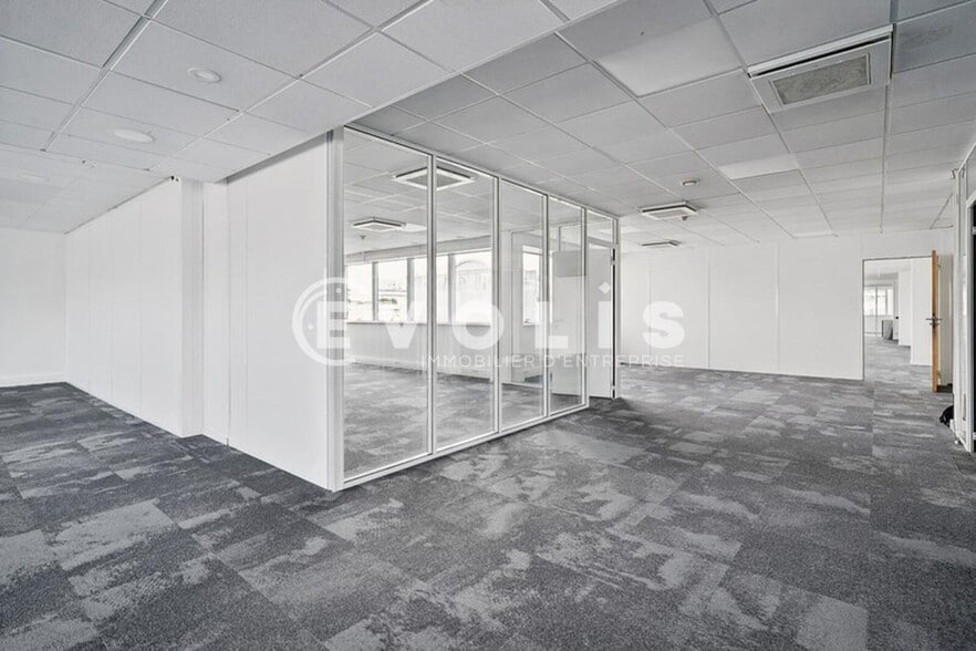 31-39 Rue Du Gouverneur Général Eboué, Issy-les-Moulineaux to rent - Building Photo - Image 2 of 27