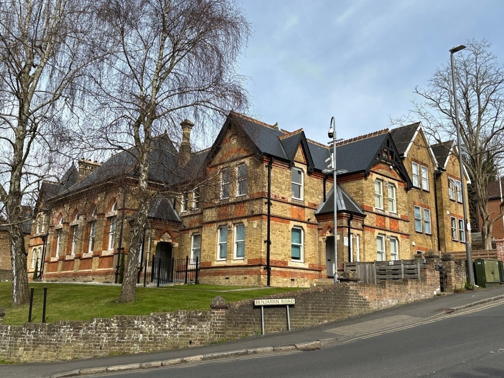 Hughenden Rd, High Wycombe to rent Building Photo- Image 1 of 3