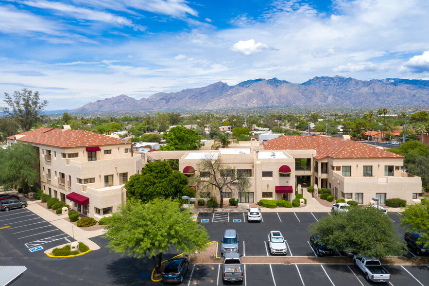 1661 N Swan Rd, Tucson, AZ for rent - Building Photo - Image 1 of 4