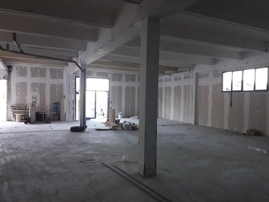 Location Entrepôt 629 m² - Photo 1