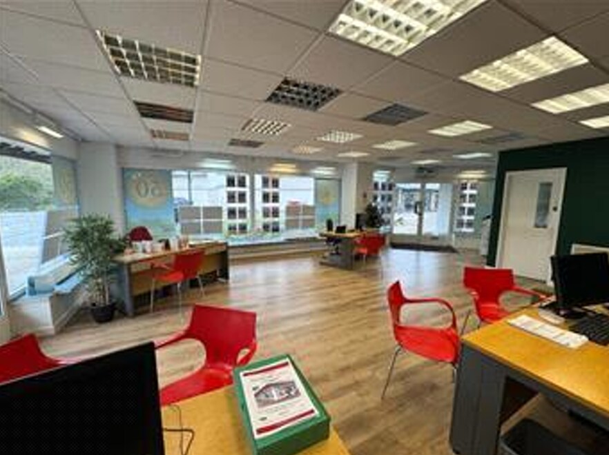 16-26 Red Lion Yard, Okehampton to rent Interior Photo- Image 1 of 3