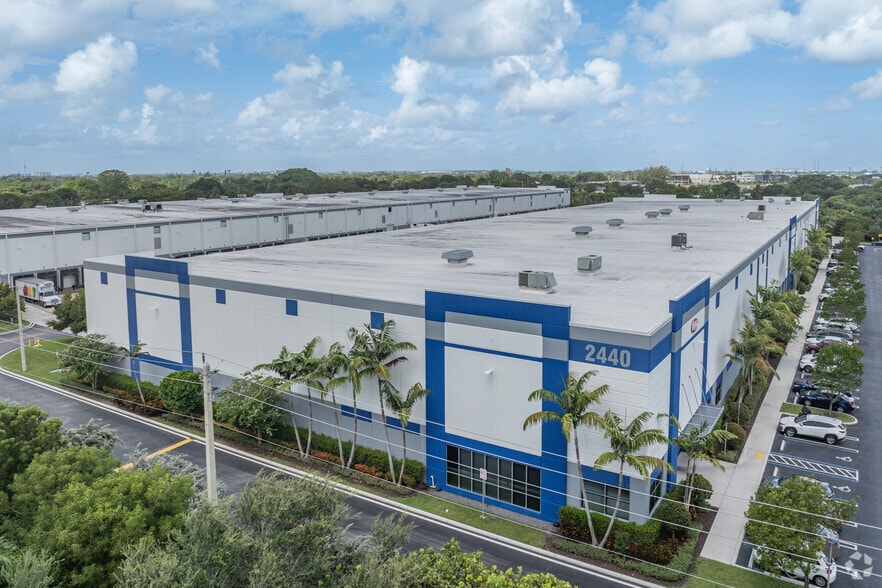 2290-2398 NW 119th St, Miami, FL to rent - Primary Photo - Image 2 of 2