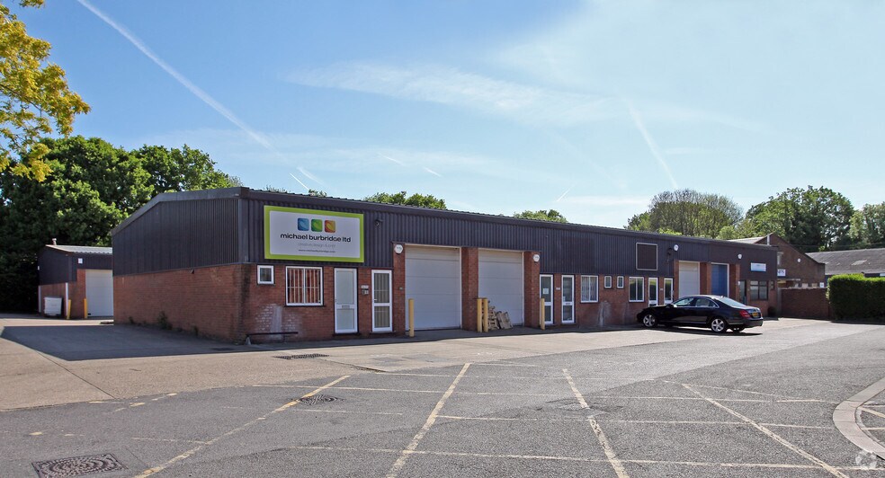 Kings Grove, Maidenhead for sale - Primary Photo - Image 1 of 1