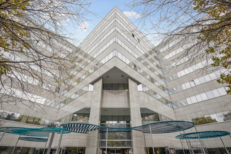 32 Avenue Pablo Picasso, Nanterre to rent - Building Photo - Image 3 of 16