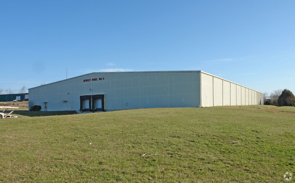 686 Industrial Park Rd, Piney Flats, TN for sale - Primary Photo - Image 1 of 1