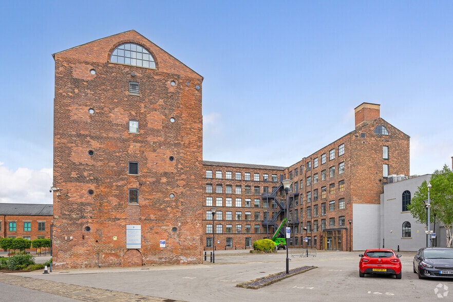 Marshall St, Leeds to rent - Building Photo - Image 2 of 5